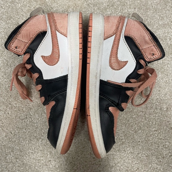 Nike Air Jordan 1 Mid Sneaker Girls size 1 peach/coral - Picture 4 of 8